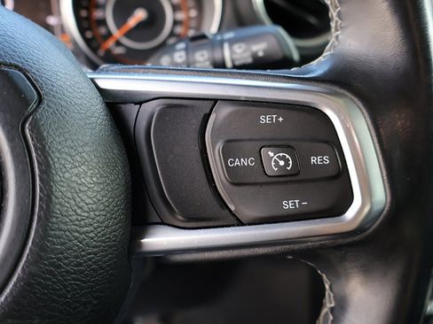 Used 2019 Jeep Wrangler Unlimited Sahara image 39