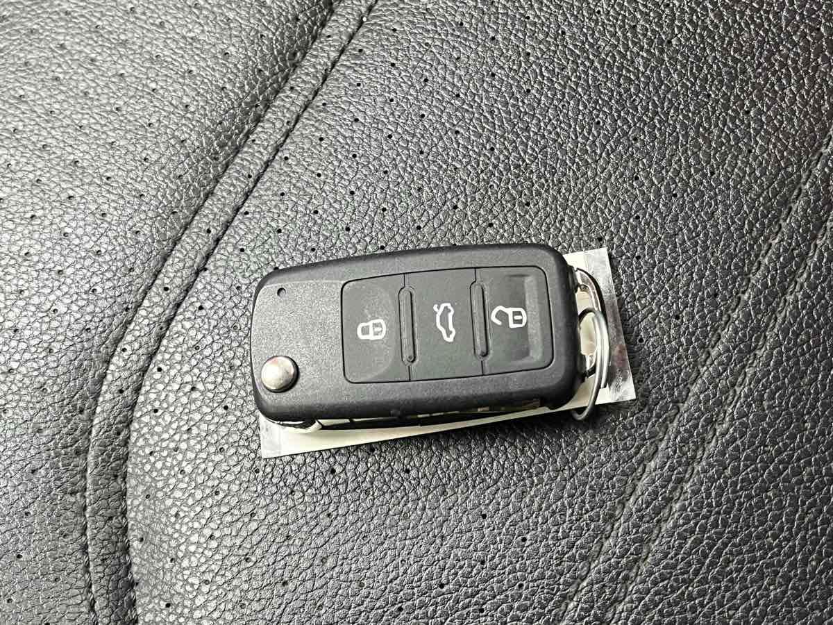 Used 2013 Volkswagen Passat 2.5 SE FWD image 36