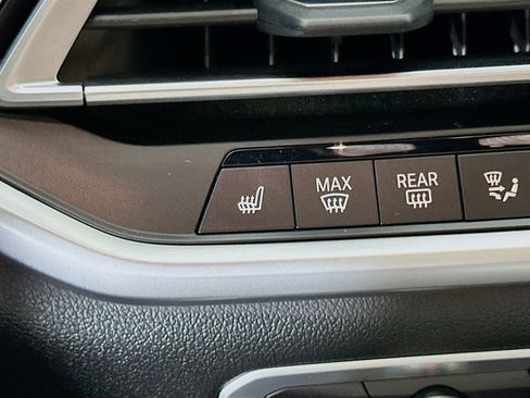 Used 2022 BMW X5 xDrive40i w/ M Sport Package AWD/4WD image 21