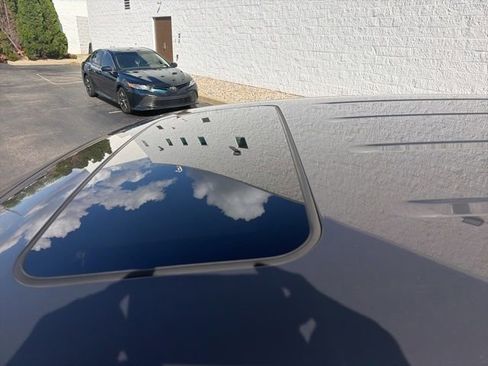 Used 2016 Honda Odyssey Touring Elite image 10