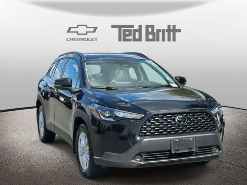 Used 2023 Toyota Corolla Cross LE w/ Moonroof Package AWD/4WD image 3
