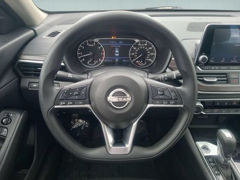 Used 2024 Nissan Altima 2.5 SV FWD image 17