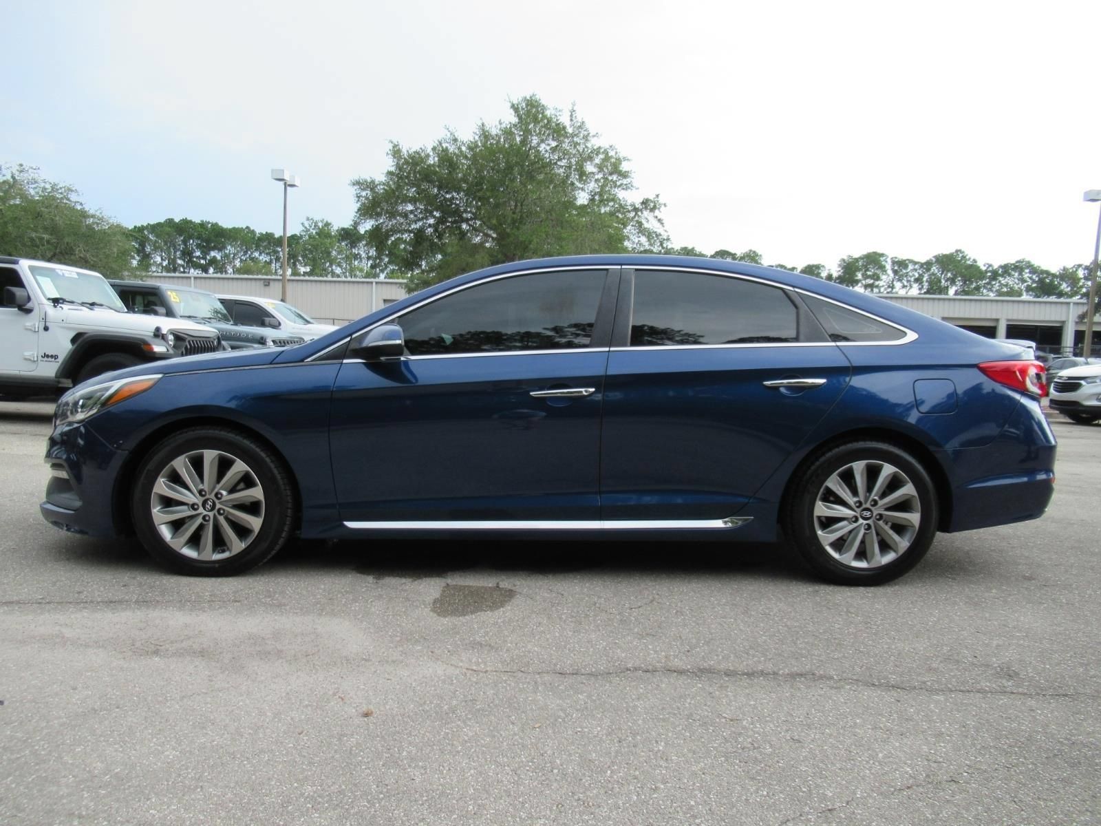 Used 2016 Hyundai Sonata Sport w/ Option Group 1V FWD image 4