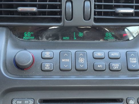 Used 2004 Cadillac De Ville FWD image 19