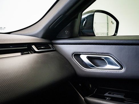 Used 2021 Land Rover Range Rover Velar R-Dynamic S image 37