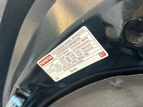 Used 2022 Toyota Highlander XLE AWD/4WD image 37
