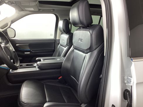 Used 2025 Ford Expedition Max Platinum AWD/4WD image 17