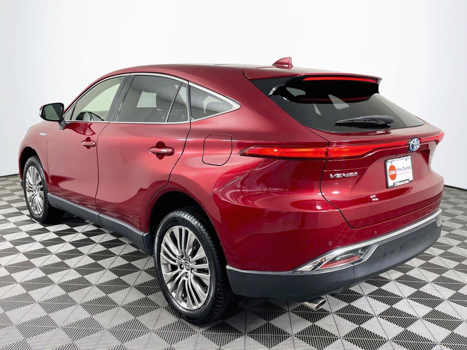 Used 2021 Toyota Venza Limited w/ Carpet Mat Package (TMS) AWD/4WD image 6