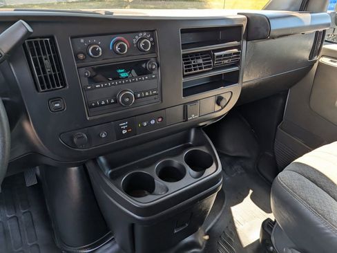 Used 2022 Chevrolet Express 3500 LS RWD image 18