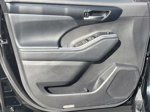 Certified 2025 Toyota Highlander XLE FWD image 23