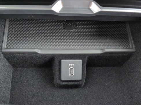 New 2026 Land Rover Range Rover Long Wheelbase SE image 28