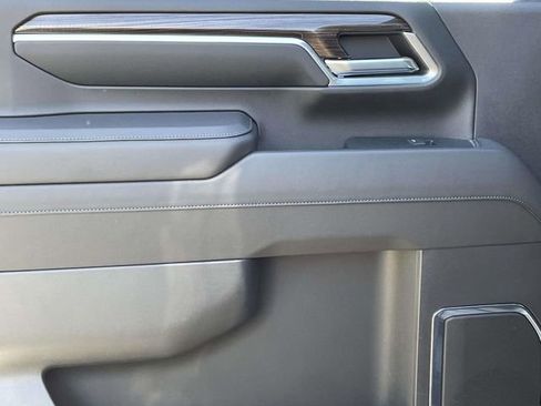 Used 2024 Chevrolet Silverado 2500 LT w/ Convenience Package image 10