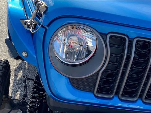 Used 2025 Jeep Gladiator Sport image 27