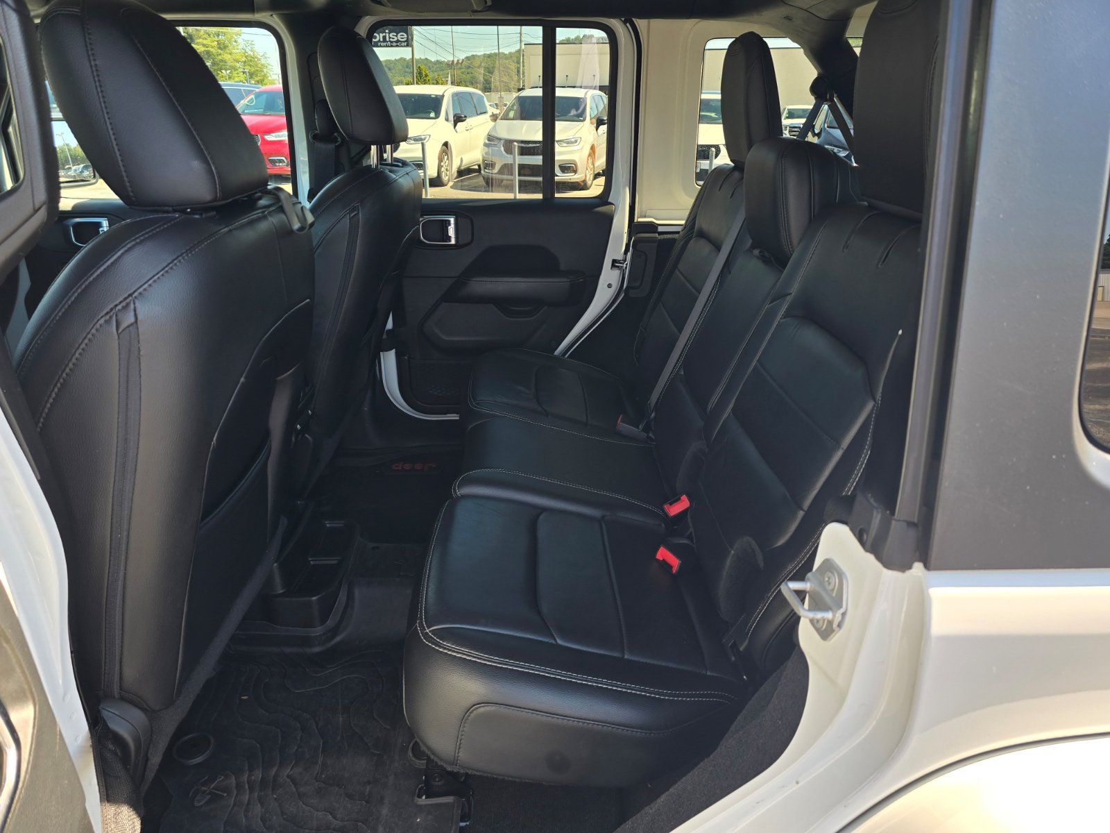 Used 2018 Jeep Wrangler Unlimited Sahara w/ LED Lighting Group AWD/4WD image 12