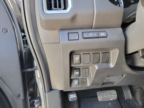 Used 2025 Nissan Frontier SV image 21