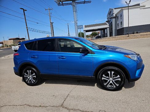 Used 2017 Toyota RAV4 LE image 6
