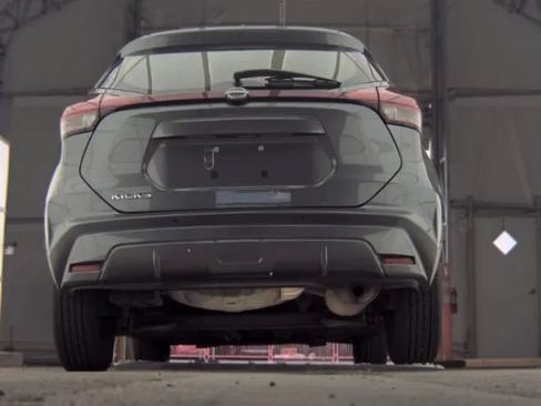 Used 2023 Nissan Kicks S FWD image 4