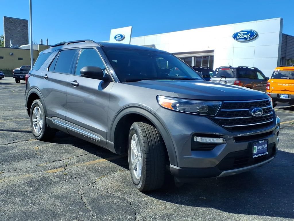 Used 2022 Ford Explorer XLT w/ Equipment Group 202A AWD/4WD image 4