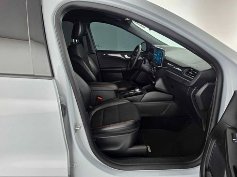 Used 2025 Ford Escape ST-Line w/ Tech Pack #1 FWD image 10