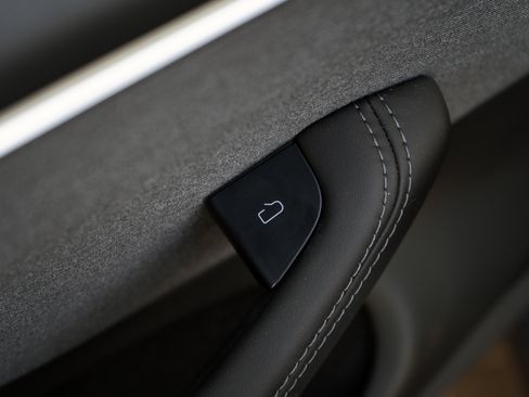 Used 2025 Tesla Model 3 Long Range image 31