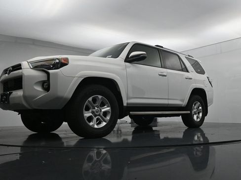 Used 2024 Toyota 4Runner SR5 Premium w/ Moonroof Package AWD/4WD image 20
