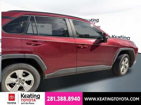 Used 2019 Toyota RAV4 XLE w/ Convenience Package FWD image 2
