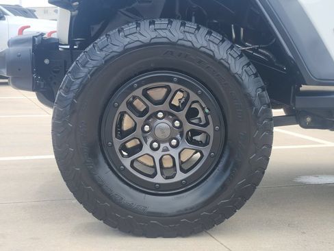 Used 2021 Jeep Wrangler Unlimited Rubicon w/ Xtreme Recon 35" Tire Package AWD/4WD image 13