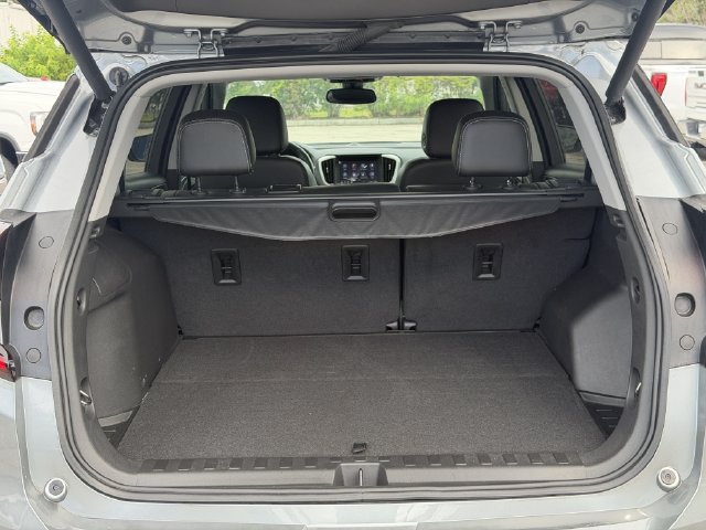 Used 2023 GMC Terrain SLT w/ Tech Package FWD image 12
