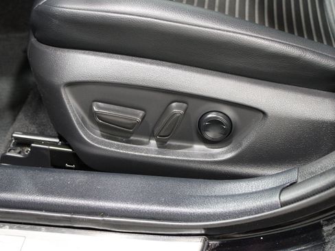 Used 2020 Toyota Camry SE w/ Protection Package (Q2) FWD image 5