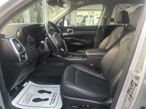 Used 2022 Kia Sorento S image 12