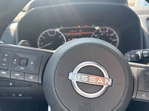 Used 2024 Nissan Rogue SV FWD image 17
