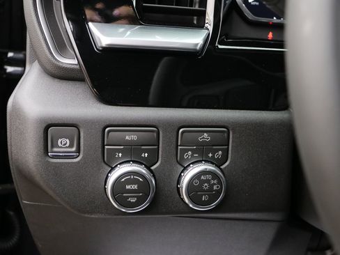 New 2026 GMC Sierra 1500 Elevation w/ LPO, Elevation Black Package image 12