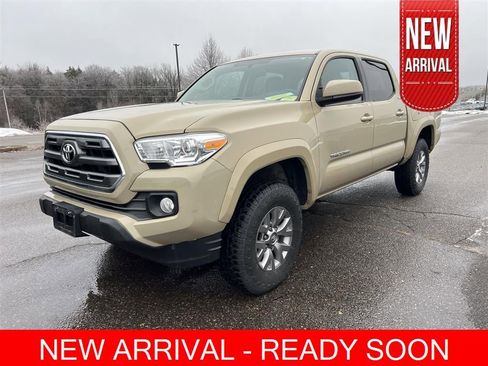 Used 2016 Toyota Tacoma SR5 w/ SR5 Appearance Package (SN) image 1