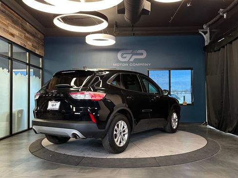 Used 2020 Ford Escape SE image 3