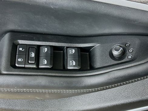 Used 2023 Jeep Grand Cherokee Limited w/ Trailer Tow Prep Group (B) AWD/4WD image 15