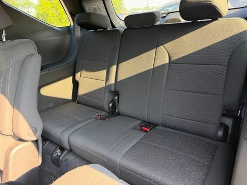 Used 2024 Chevrolet Traverse LT w/ LPO, Floor Liner Package FWD image 6