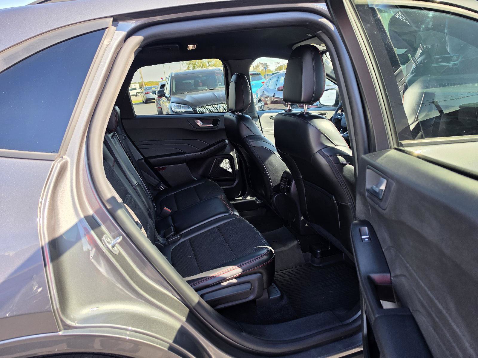 Used 2024 Ford Escape ST-Line w/ Tech Pack #1 AWD/4WD image 8