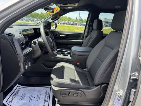 Used 2025 Chevrolet Suburban LS AWD/4WD image 23
