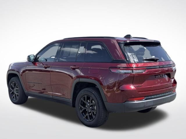 Certified 2025 Jeep Grand Cherokee Altitude AWD/4WD image 9
