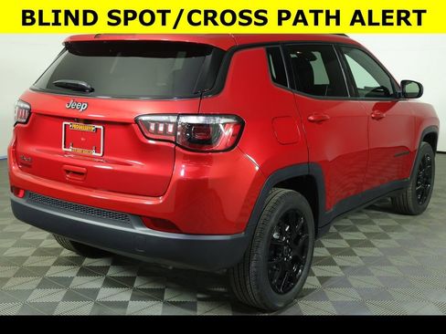 New 2026 Jeep Compass Latitude image 9