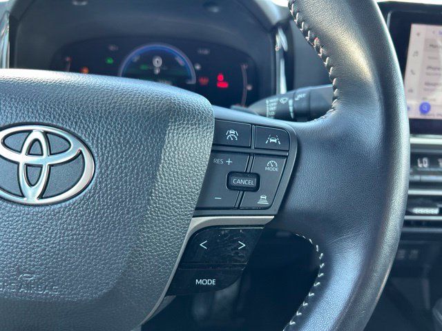 Used 2025 Toyota Camry SE FWD image 18