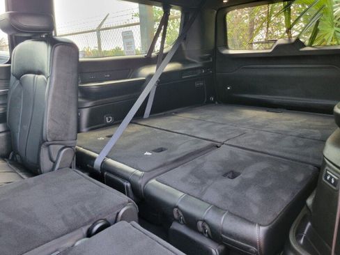 Used 2024 Jeep Wagoneer L Series II RWD image 24