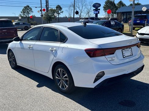 Used 2024 Kia Forte LXS image 5