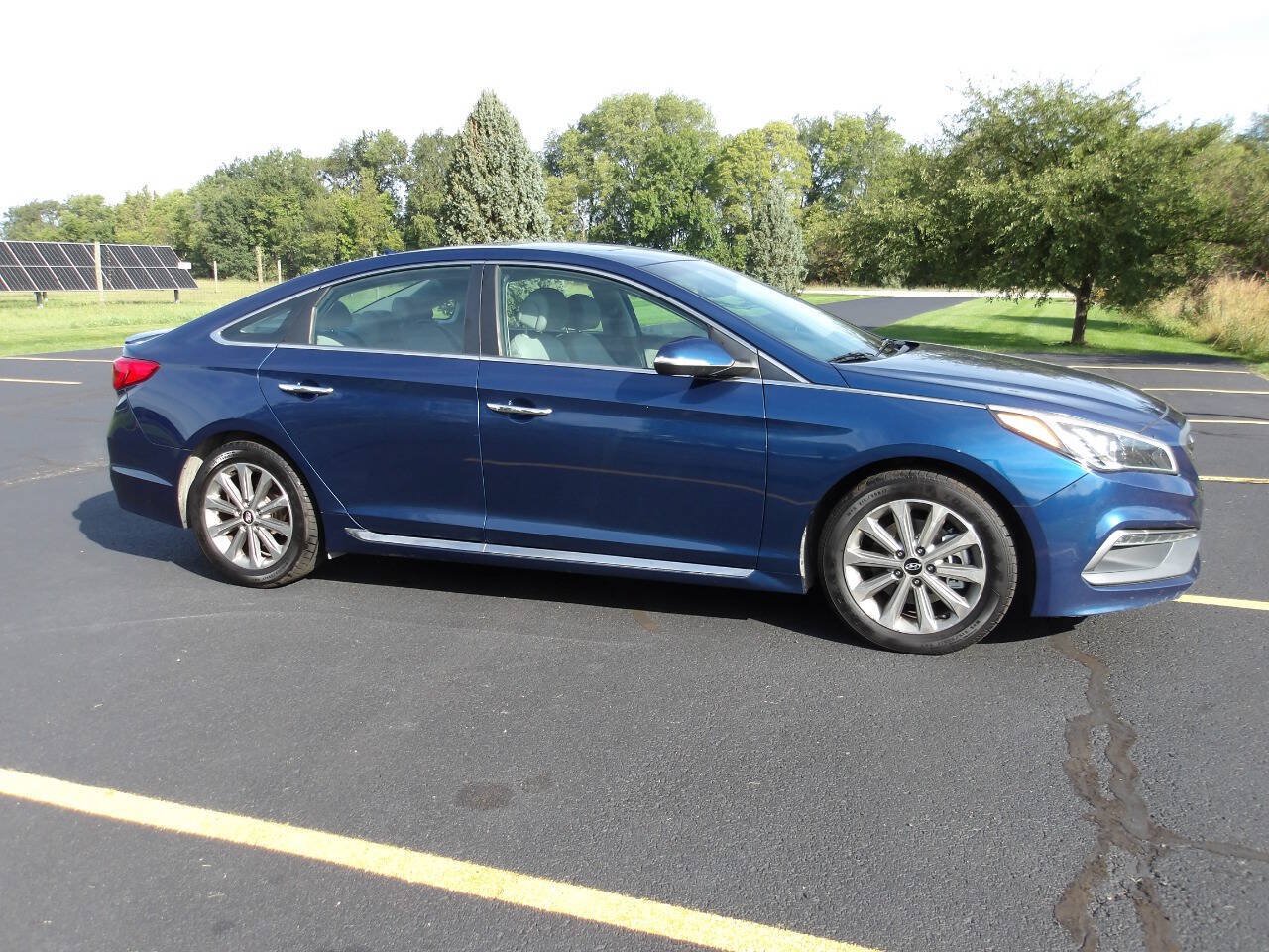 Used 2017 Hyundai Sonata Limited w/ Cargo Package FWD image 10