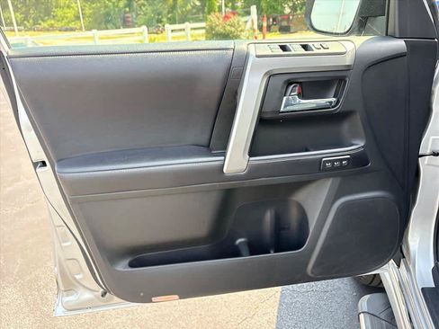 Used 2018 Toyota 4Runner Limited AWD/4WD image 20