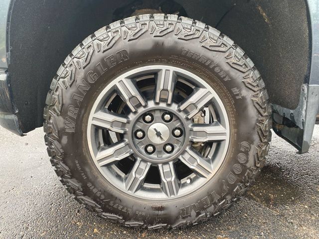 Used 2022 Chevrolet Silverado 1500 Custom Trail Boss w/ Safety Confidence Package AWD/4WD image 30