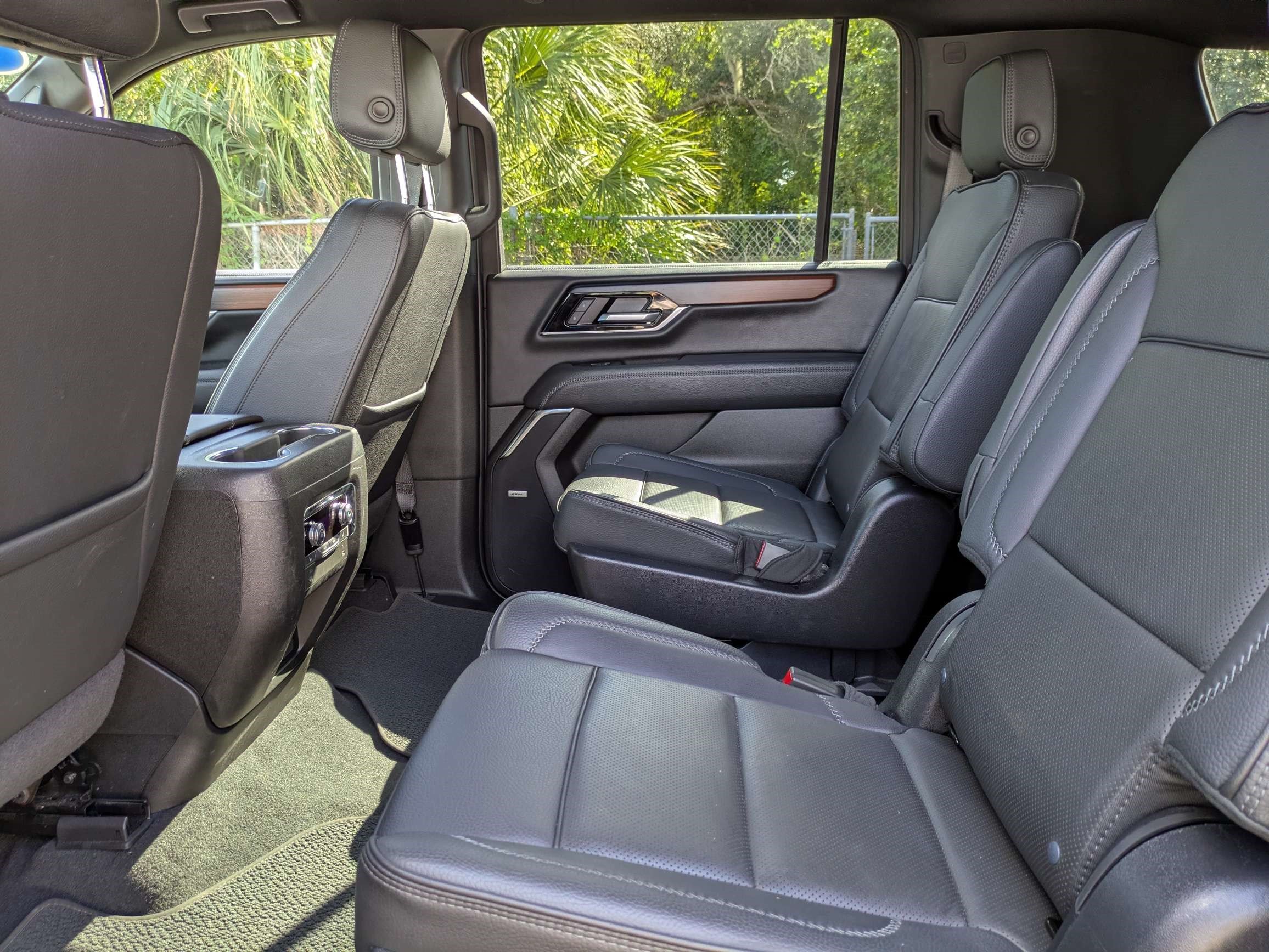 Used 2025 GMC Yukon XL Denali AWD/4WD image 14
