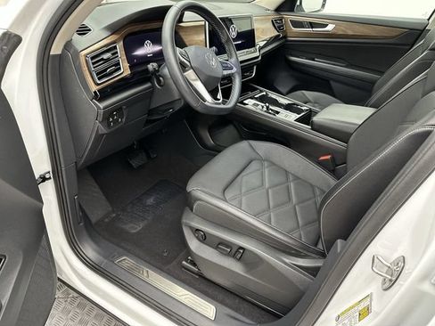 Used 2024 Volkswagen Atlas SE AWD/4WD image 11