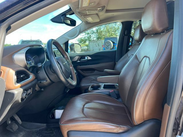 Used 2017 Chrysler Pacifica Limited FWD image 3