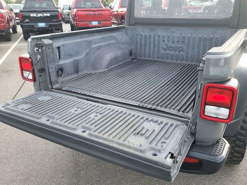 Used 2020 Jeep Gladiator Sport image 7